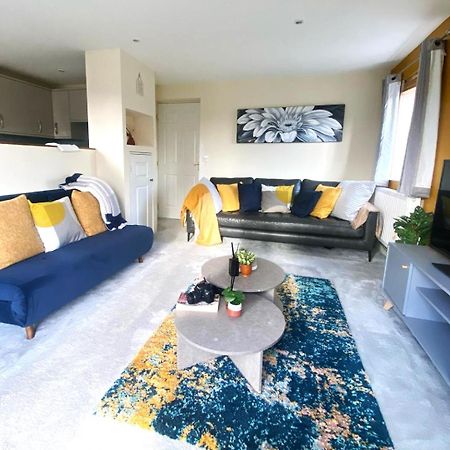 Large Cosy 2 Bedroom Ground Floor Flat In Stevenage Sg1 Sleeps 4-5 Free Parking Eksteriør bilde