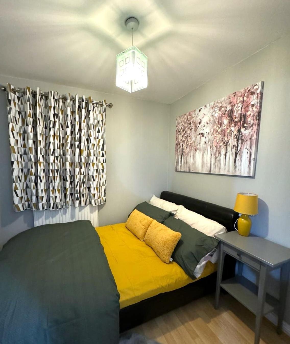 Large Cosy 2 Bedroom Ground Floor Flat In Stevenage Sg1 Sleeps 4-5 Free Parking Eksteriør bilde