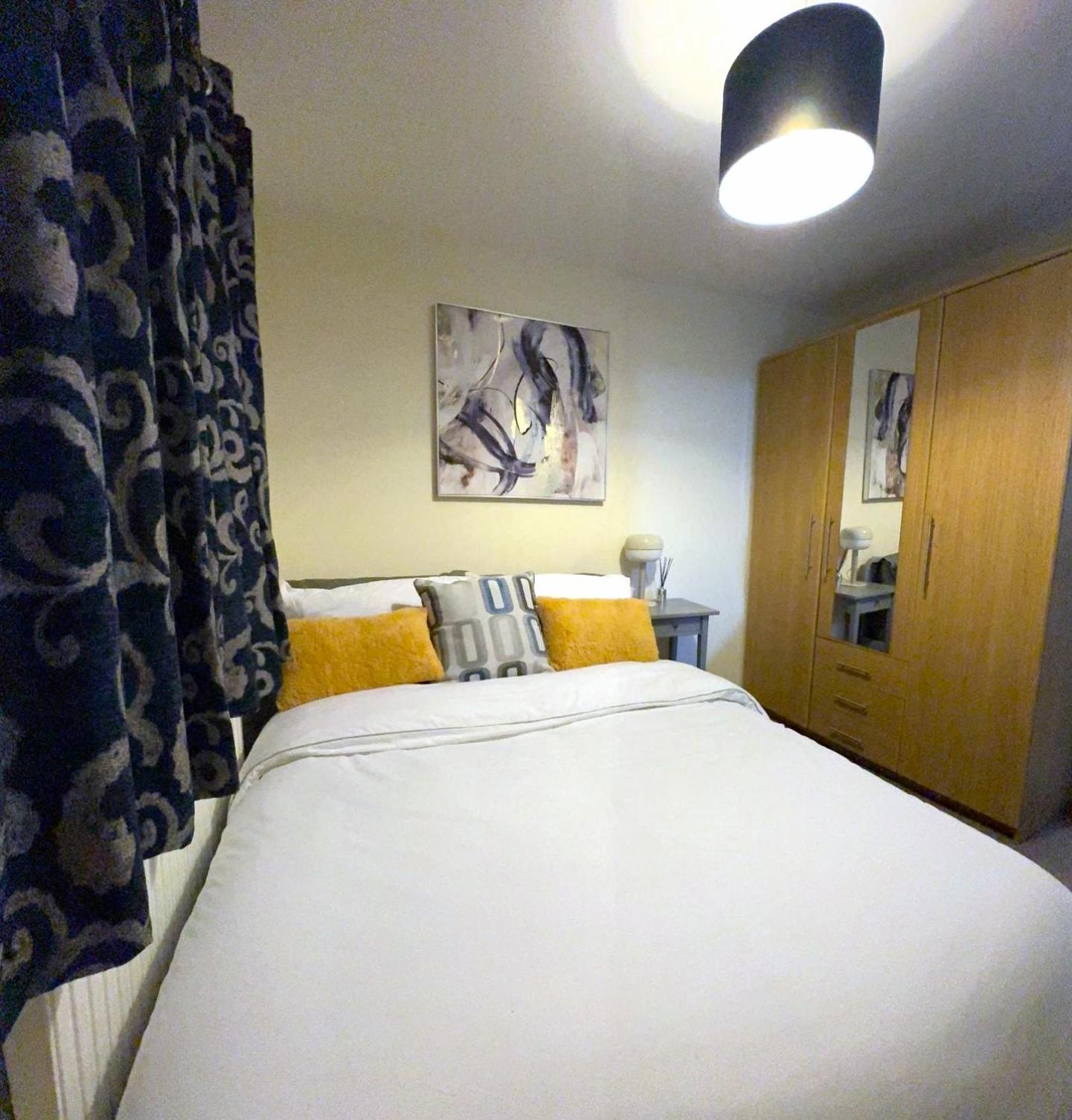 Large Cosy 2 Bedroom Ground Floor Flat In Stevenage Sg1 Sleeps 4-5 Free Parking Eksteriør bilde